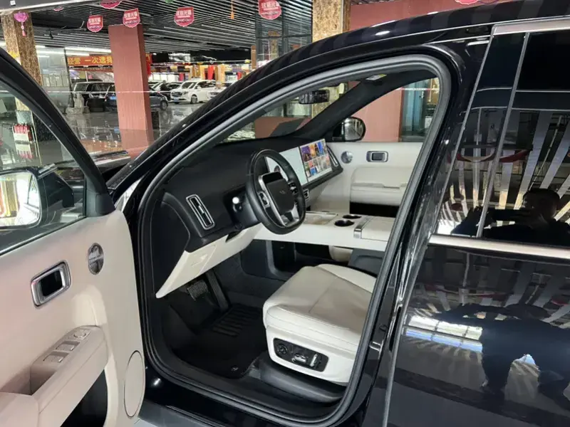 2025 Li Auto (Lixiang) L9 с пробегом 47 000 км