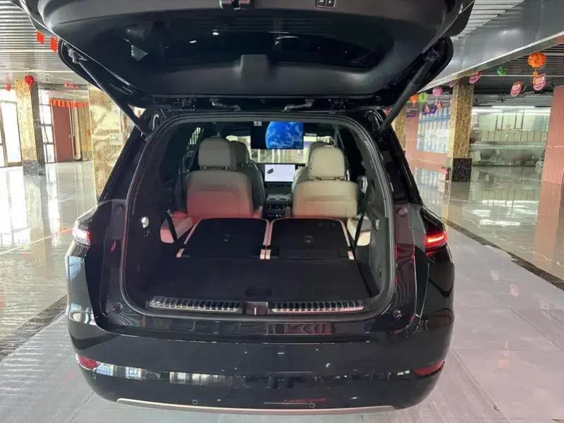 2025 Li Auto (Lixiang) L9 с пробегом 47 000 км