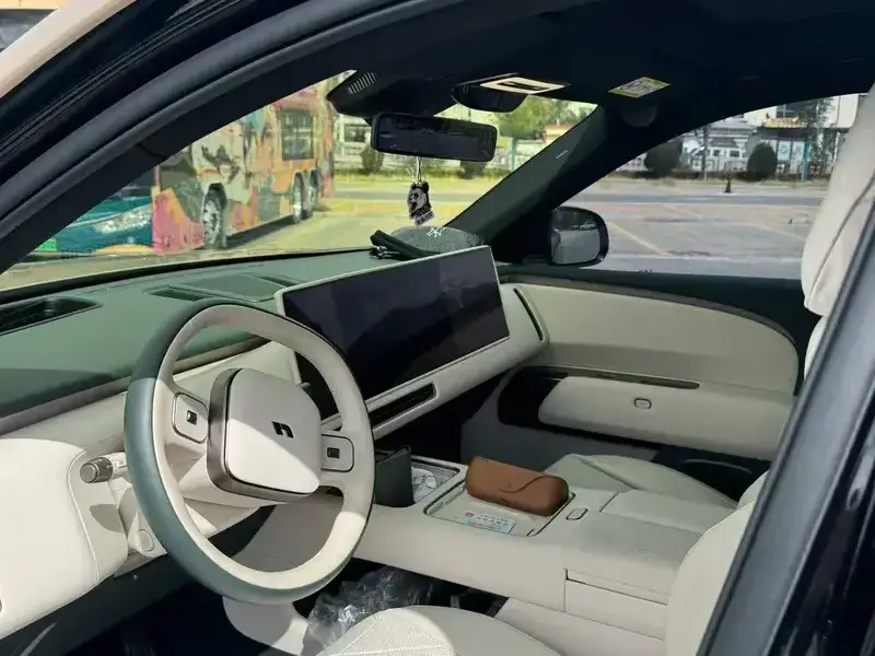 2026 Li Auto (Lixiang) L9 с пробегом 4 000 км
