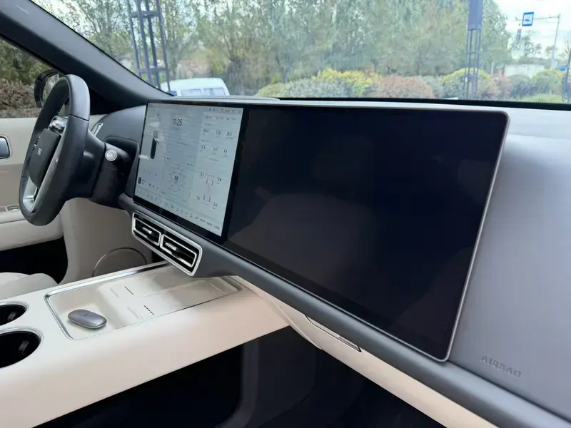 2025 Li Auto (Lixiang) L9 с пробегом 46 000 км