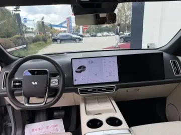 2025 Li Auto (Lixiang) L9 с пробегом 46 000 км