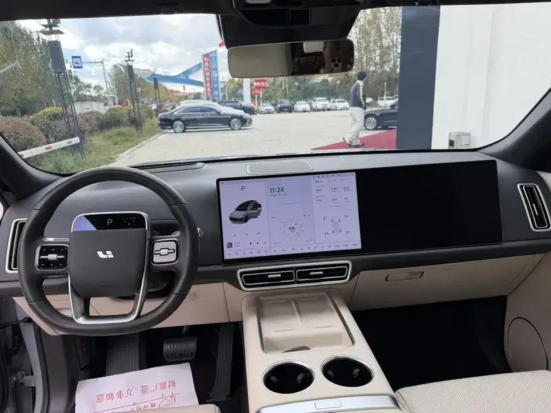 2025 Li Auto (Lixiang) L9 с пробегом 46 000 км