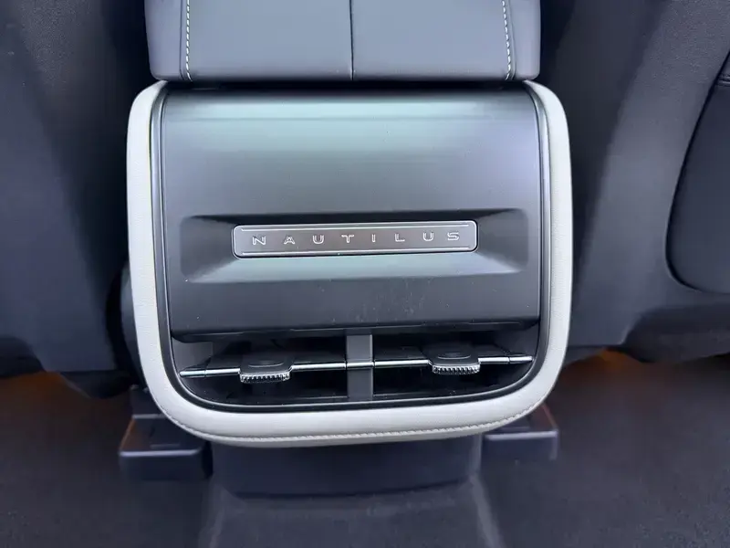 2023 Lincoln Nautilus с пробегом 59 000 км