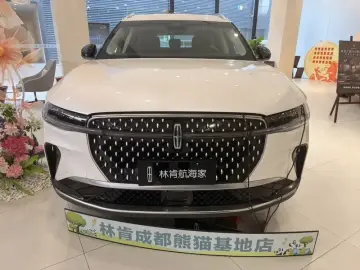 2025 Lincoln Nautilus с пробегом 1 000 км