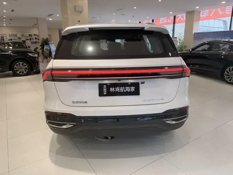 2025 Lincoln Nautilus с пробегом 1 000 км