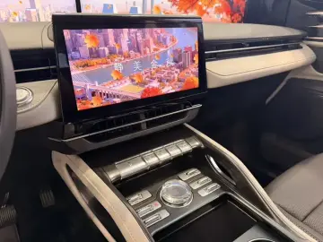 2025 Lincoln Nautilus с пробегом 1 000 км