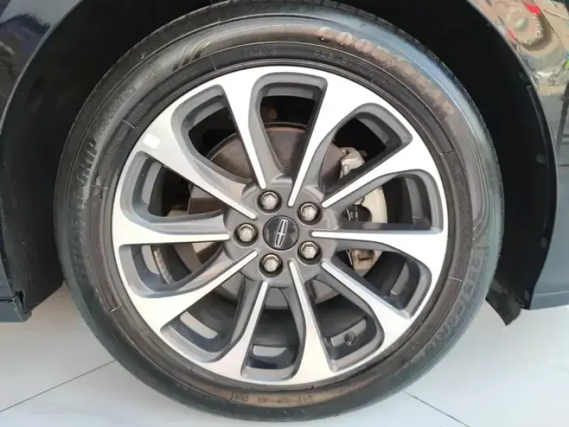 2025 Lincoln Z с пробегом 41 000 км