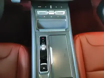 2025 Lincoln Z с пробегом 41 000 км