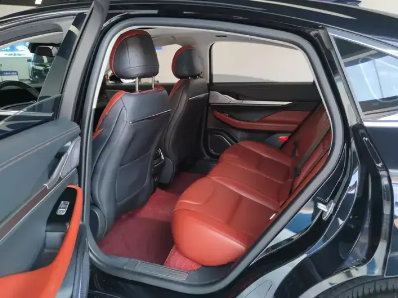2025 Lincoln Z с пробегом 41 000 км