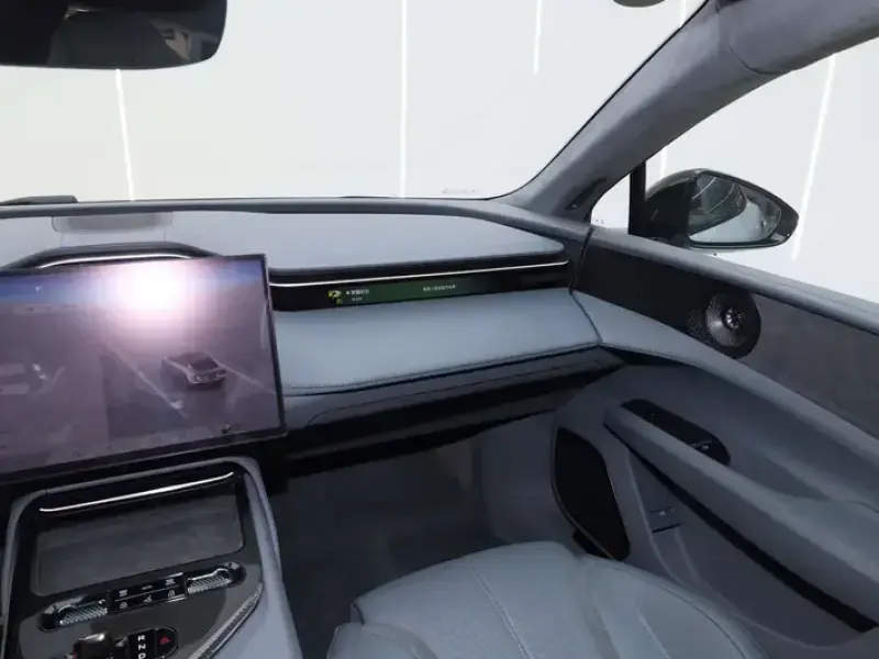 2025 Lotus Emeya с пробегом 38 800 км