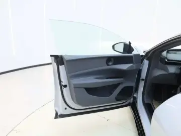 2025 Lotus Emeya с пробегом 38 800 км