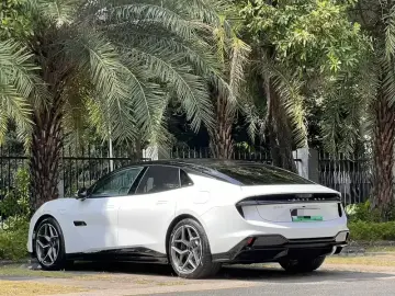 2024 Lotus Emeya с пробегом 58 000 км