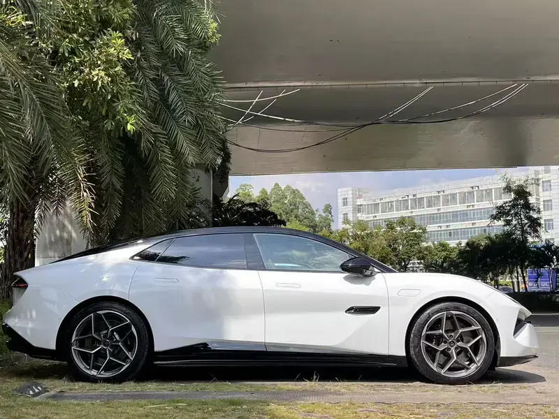 2024 Lotus Emeya с пробегом 58 000 км