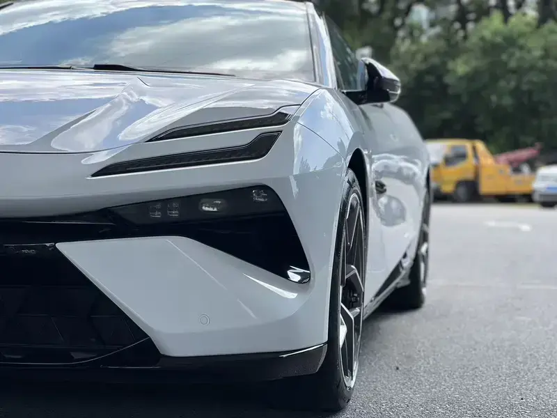2024 Lotus Emeya с пробегом 58 000 км