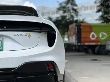 2024 Lotus Emeya с пробегом 58 000 км