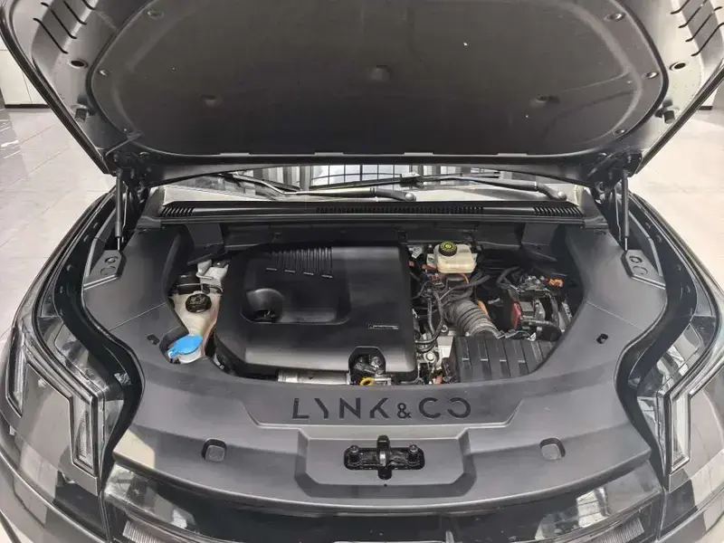 2025 Lynk & Co 08 с пробегом 25 000 км