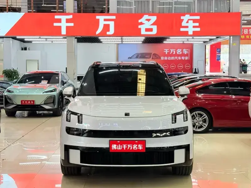2025 Lynk & Co 900 с пробегом 17 000 км
