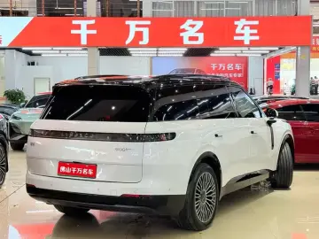 2025 Lynk & Co 900 с пробегом 17 000 км