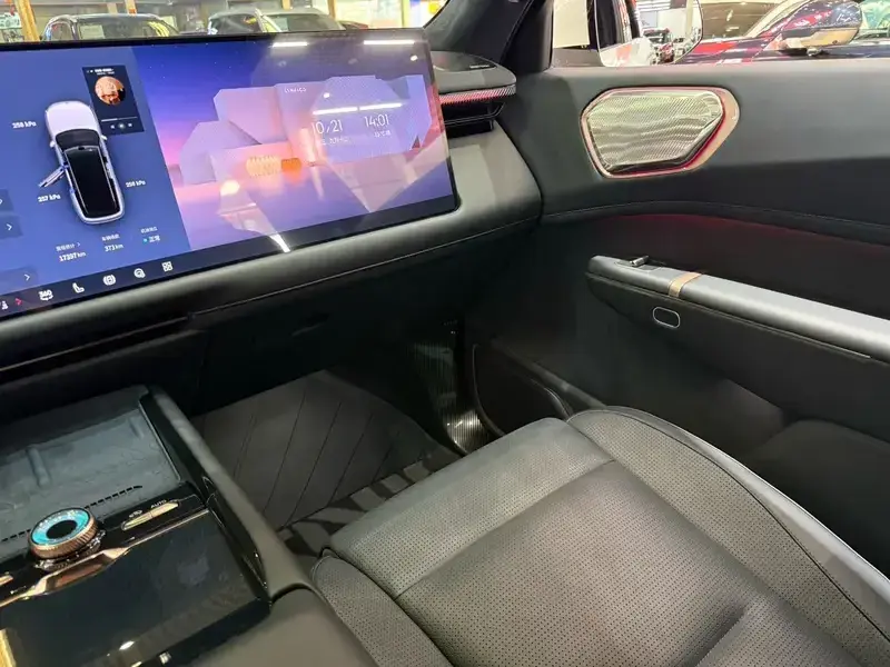 2025 Lynk & Co 900 с пробегом 17 000 км