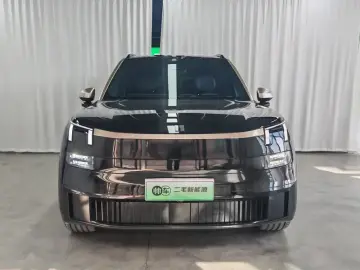 2025 Lynk & Co 900 с пробегом 32 000 км