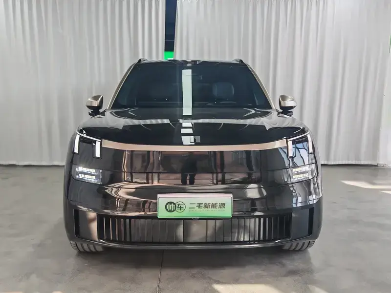2025 Lynk & Co 900 с пробегом 32 000 км