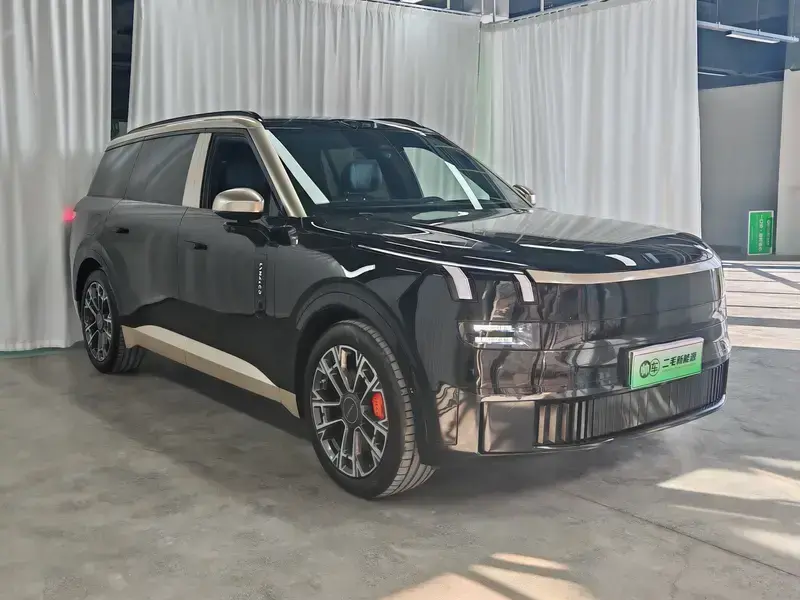 2025 Lynk & Co 900 с пробегом 32 000 км