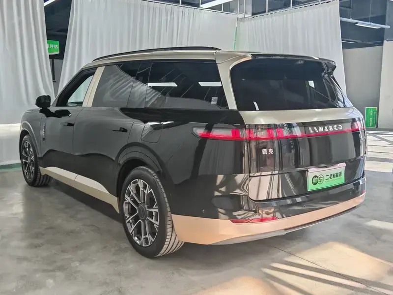 2025 Lynk & Co 900 с пробегом 32 000 км