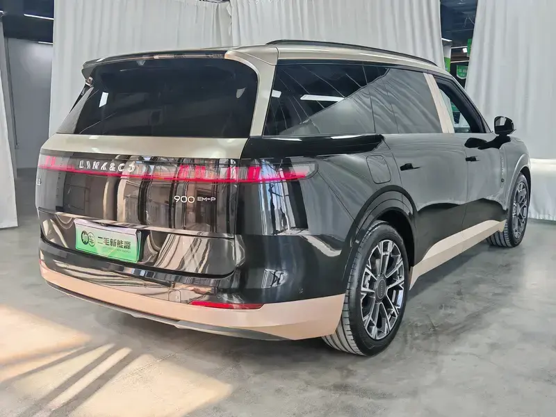 2025 Lynk & Co 900 с пробегом 32 000 км