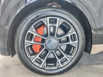 2025 Lynk & Co 900 с пробегом 32 000 км