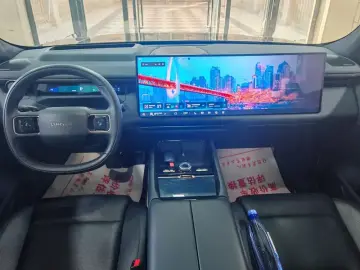 2025 Lynk & Co 900 с пробегом 32 000 км