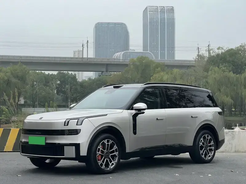 2025 Lynk & Co 900 с пробегом 24 000 км