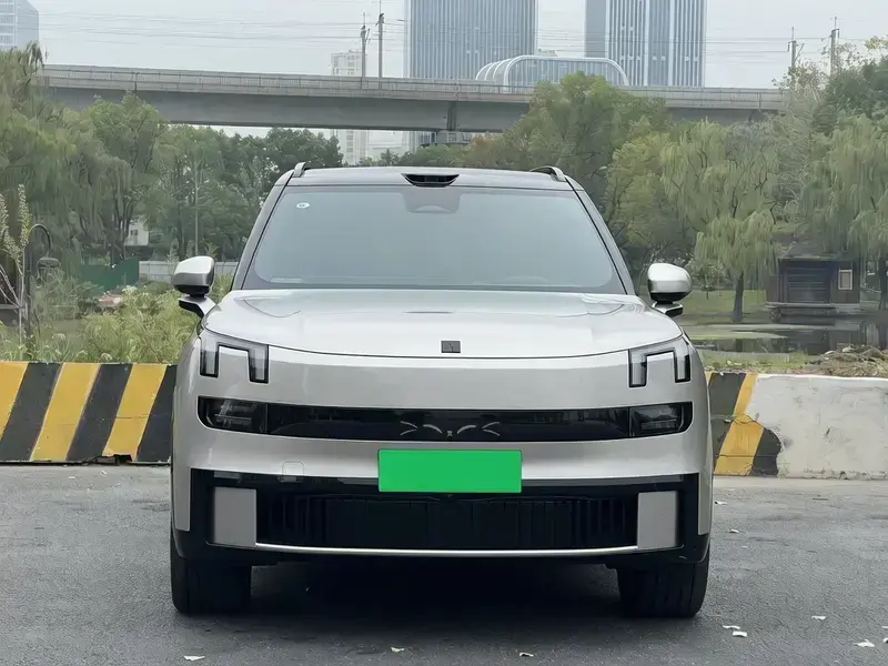 2025 Lynk & Co 900 с пробегом 24 000 км