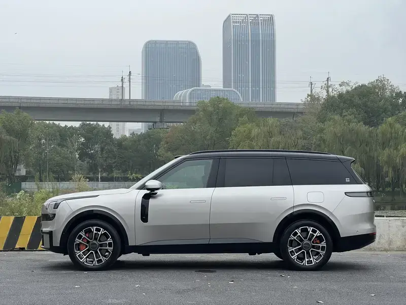 2025 Lynk & Co 900 с пробегом 24 000 км