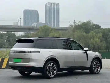 2025 Lynk & Co 900 с пробегом 24 000 км