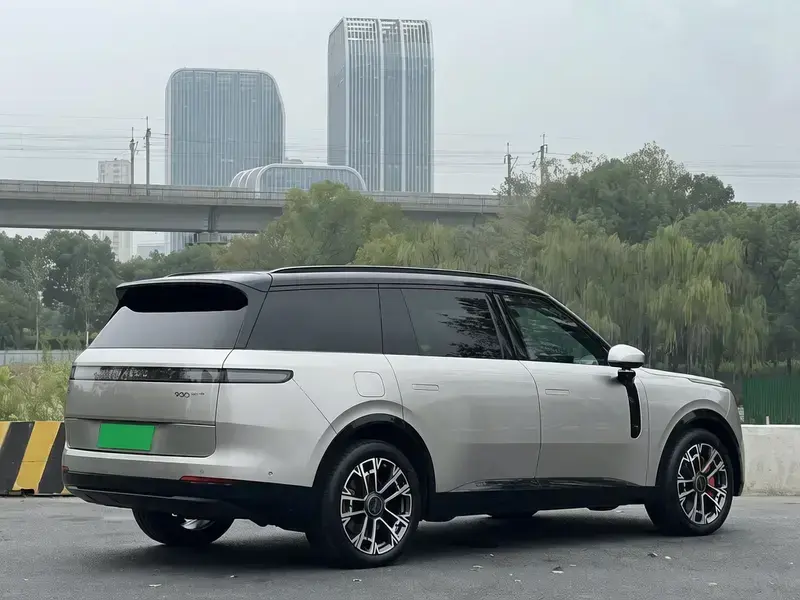 2025 Lynk & Co 900 с пробегом 24 000 км