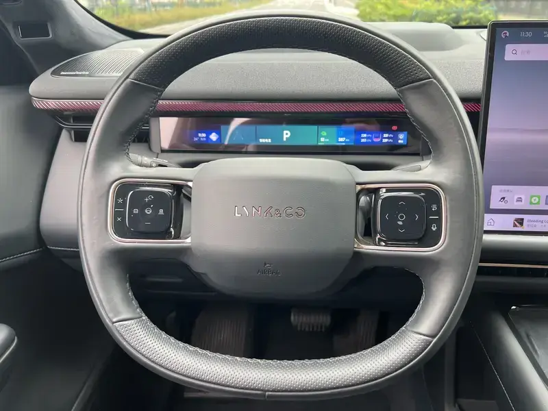 2025 Lynk & Co 900 с пробегом 24 000 км