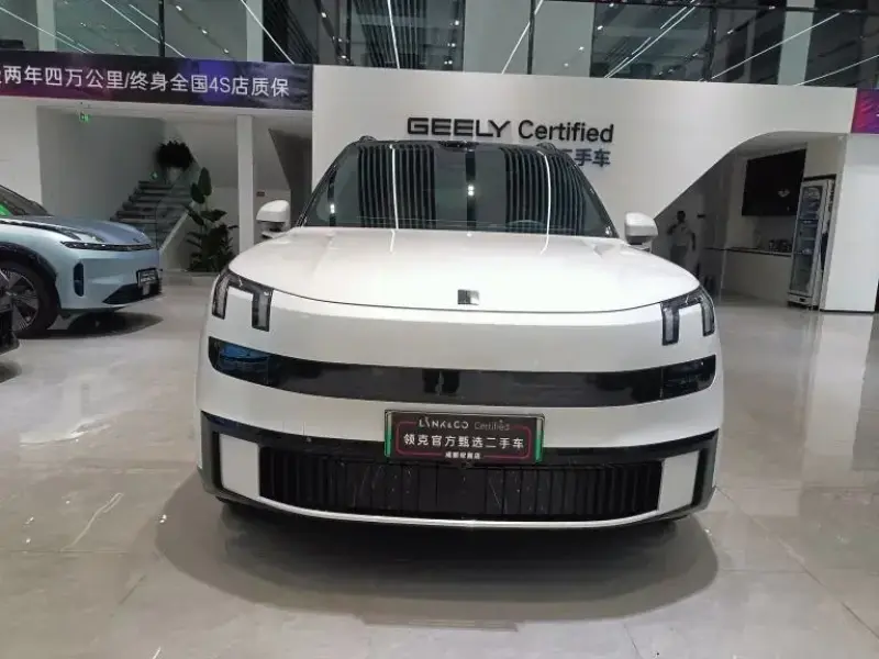 2025 Lynk & Co 900 с пробегом 32 000 км
