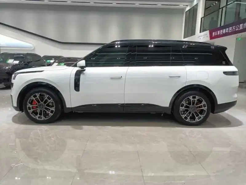 2025 Lynk & Co 900 с пробегом 32 000 км