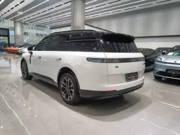 2025 Lynk & Co 900 с пробегом 32 000 км