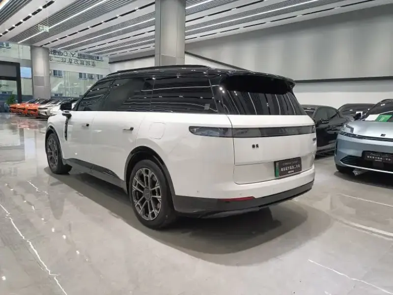 2025 Lynk & Co 900 с пробегом 32 000 км