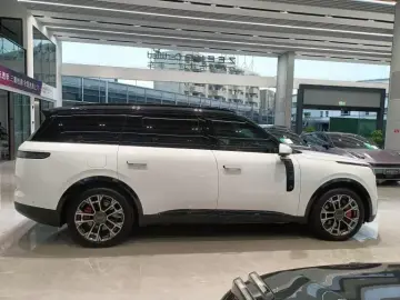 2025 Lynk & Co 900 с пробегом 32 000 км