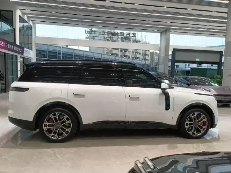 2025 Lynk & Co 900 с пробегом 32 000 км