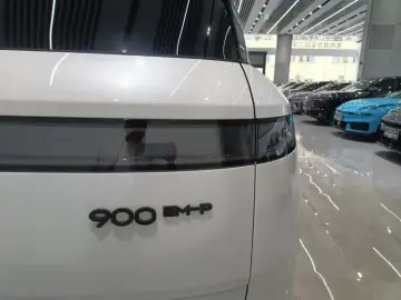 2025 Lynk & Co 900 с пробегом 32 000 км