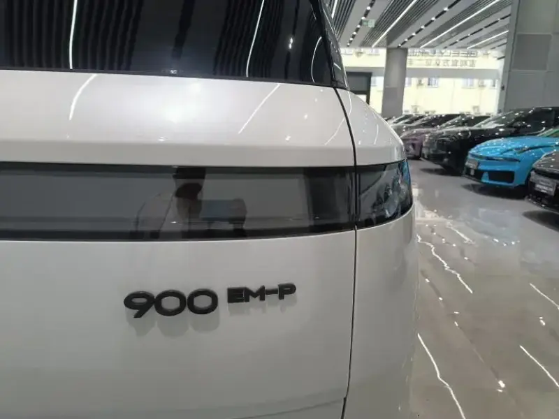 2025 Lynk & Co 900 с пробегом 32 000 км