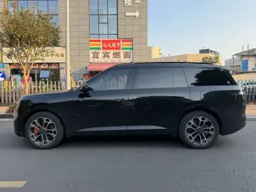 2025 Lynk & Co 900 с пробегом 25 000 км