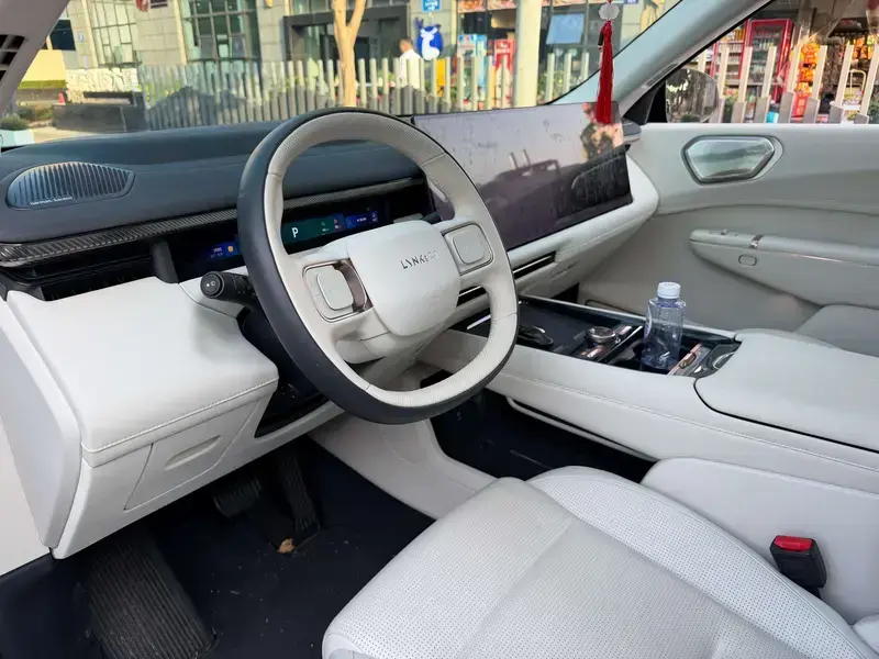 2025 Lynk & Co 900 с пробегом 25 000 км