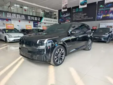 2025 Lynk & Co 900 с пробегом 18 000 км
