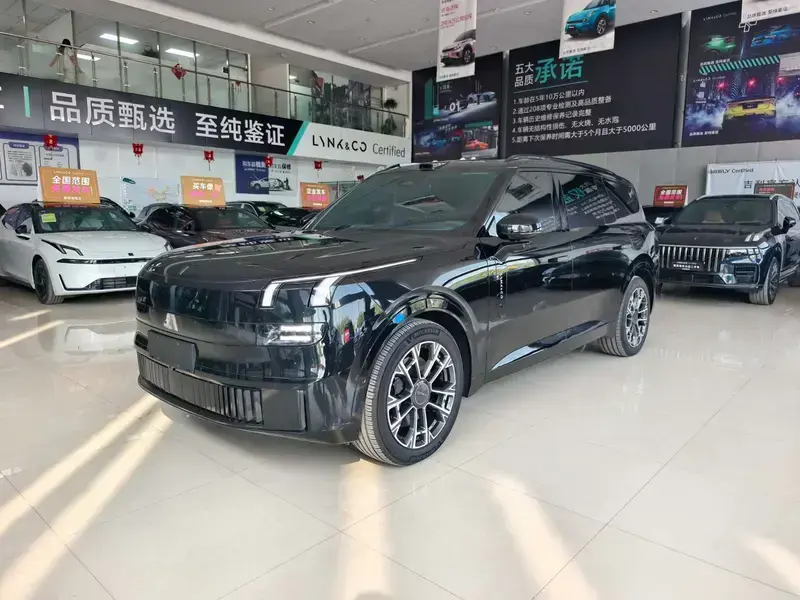 2025 Lynk & Co 900 с пробегом 18 000 км