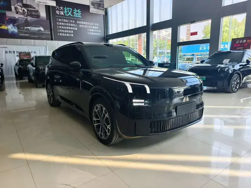 2025 Lynk & Co 900 с пробегом 18 000 км