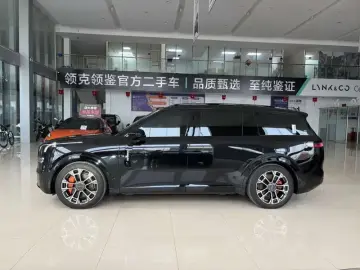 2025 Lynk & Co 900 с пробегом 18 000 км